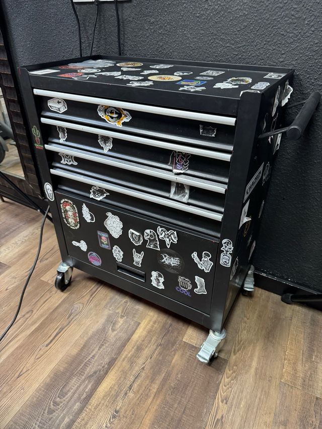 carro de tatuajes o herramientas