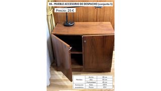 Mesa de despacho de madera oscura