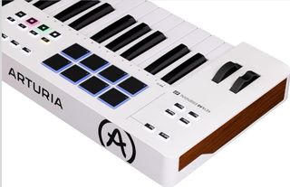 Teclado Control musical Arturia con MIDI