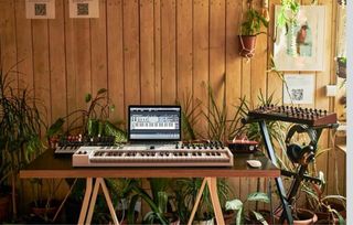 Teclado Control musical Arturia con MIDI