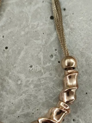 Collar Stradivarius dorado y rosa