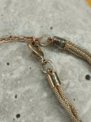 Collar Stradivarius dorado y rosa