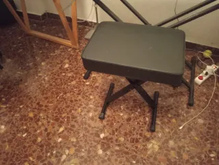 Teclado Casio 5/8 con Base y Butaca