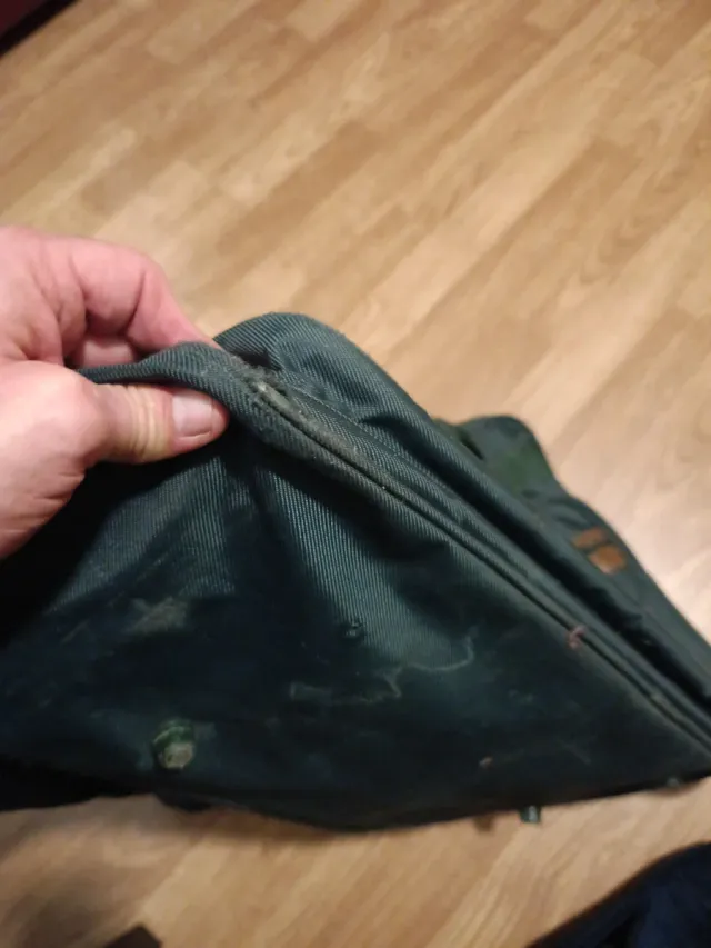 Bolso de deporte verde y marrón