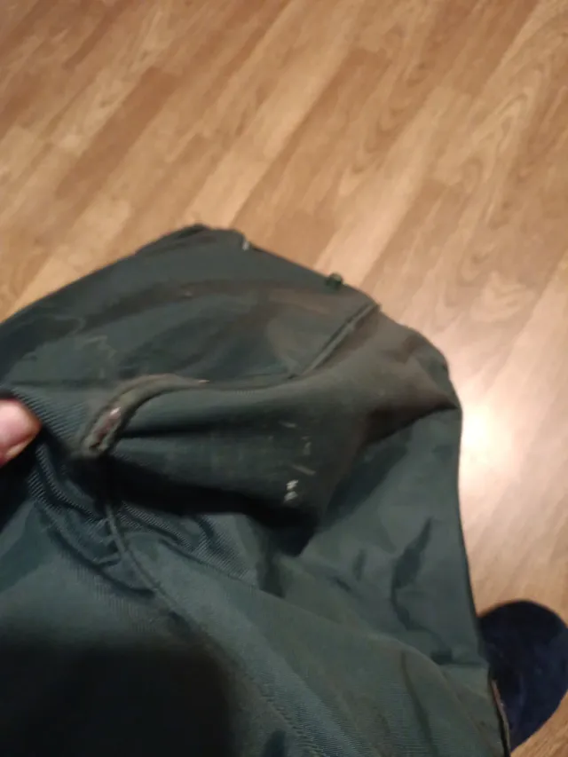 Bolso de deporte verde y marrón