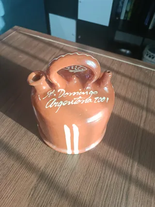Botijo de cerámica St. Domingo Argentona 2001.