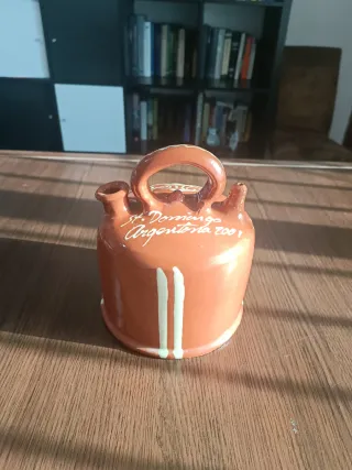 Botijo de cerámica St. Domingo Argentona 2001.