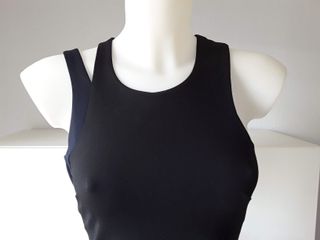 Top bicolor asimétrico. On You. Talla XS