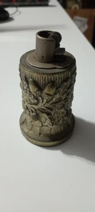 Encendedor antiguo decorado