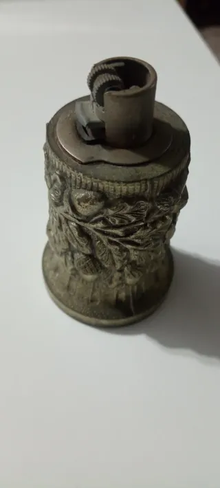 Encendedor antiguo decorado