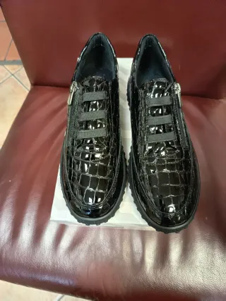 Zapatos negros piel cocodrilo talla 37