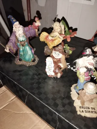 Figuras decorativas brujas, magos y más