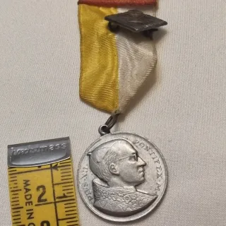 Medalla y Pin Congreso Eucarístico Internacional