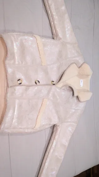 Cazadora efecto piel beige y dorada