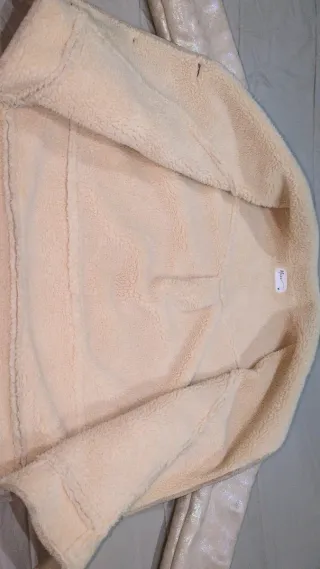 Cazadora efecto piel beige y dorada