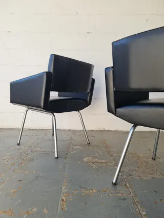 Butaca FERROCOLOR estilo Pierre Guariche.