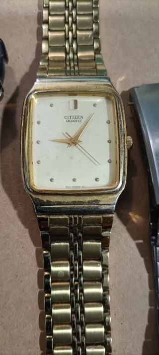 Reloj Citizen Dorado y Blanco