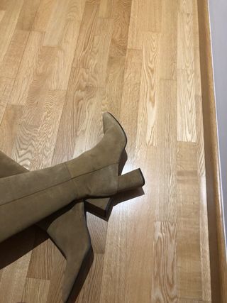 Botas altas ante beige tacón