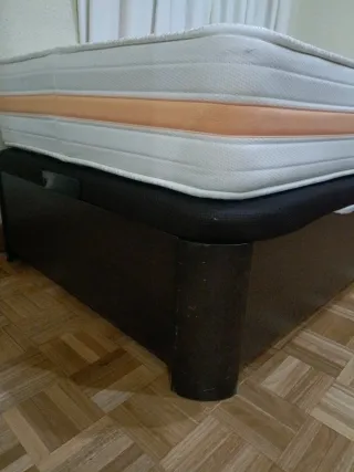 Canapé 95x190 cm. Con colchón. En color wengue.