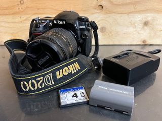 Nikon D200 + Obiettivo Nikkor 24-85mm