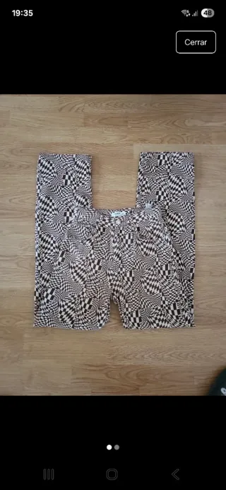 Pantalon vaquero Pull and Bear estampado talla 36