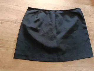 Falda negra corta talla 46