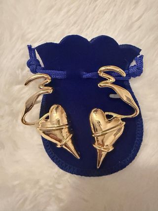 Pendientes dorados corazón llamativos