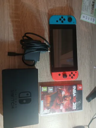 Nintendo Switch + Cargador + Dock + Juego