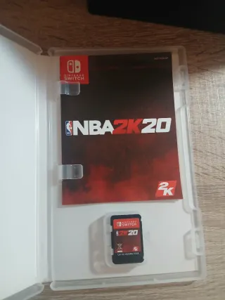 Nintendo Switch + Cargador + Dock + Juego