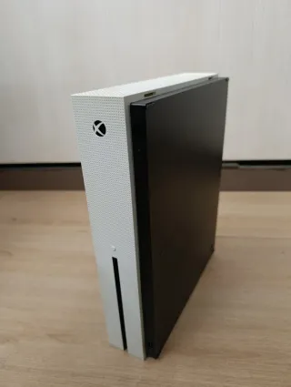 Xbox One Blanca + Mando + Kit Carga