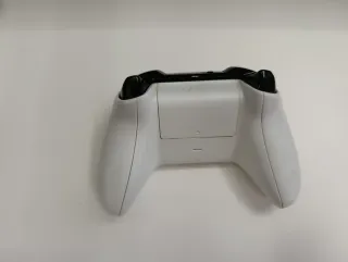 Xbox One Blanca + Mando + Kit Carga