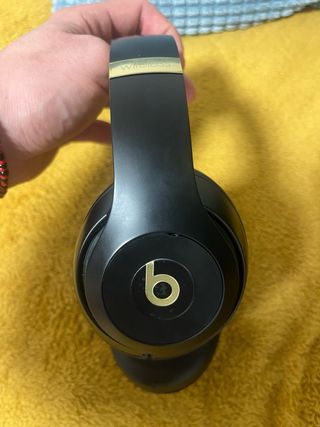 Cascos Beats Negro y Dorado precio negociable