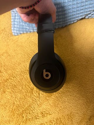 Cascos Beats Negro y Dorado precio negociable