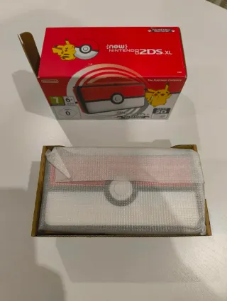 Nintendo 2DS XL Edición Poké Ball