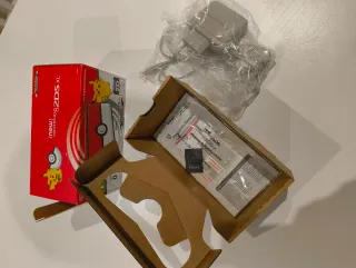 Nintendo 2DS XL Edición Poké Ball