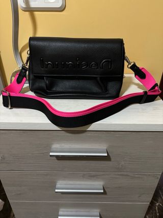 Bolso Negro Desigual