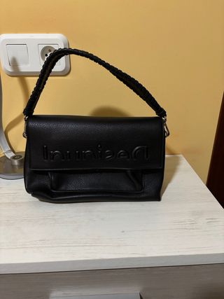Bolso Negro Desigual