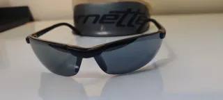 Gafas de sol Arnette negras y grises