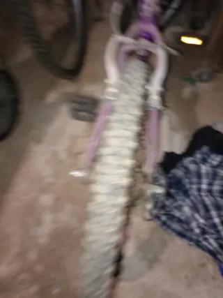 Bicicleta de montaña blanca