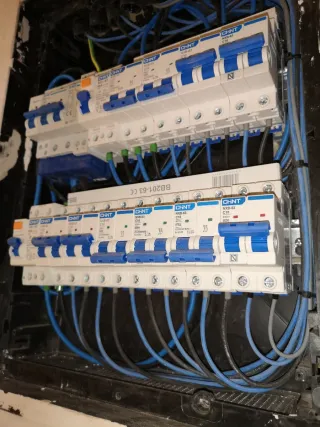 REFORMAS - MULTISERVICIOS - ELECTRICIDAD...