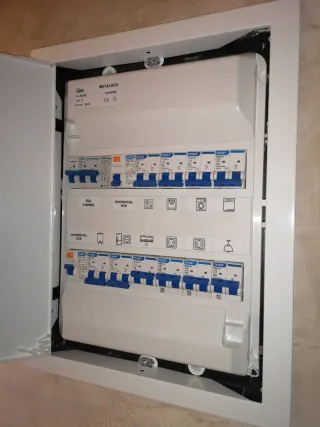 REFORMAS - MULTISERVICIOS - ELECTRICIDAD...