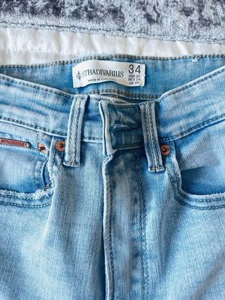 Pantalón vaquero Stradivarius Talla 34