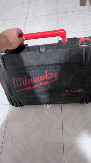 Taladro de impacto Milwaukee con maletín