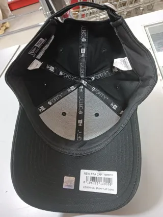 Gorra Aprilia Negra con Logo Tricolor