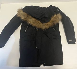 Parka Pull&Bear negra con capucha pelo