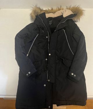Parka Pull&Bear negra con capucha pelo