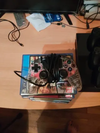 PS4 1TB + 4 mandos y juegos