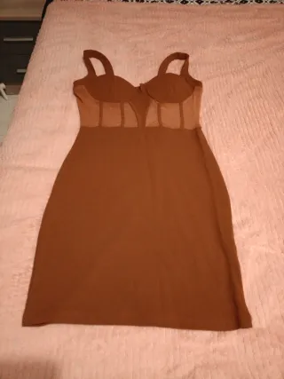 Vestido marrón con escote Corsé