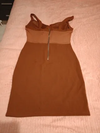 Vestido marrón con escote Corsé