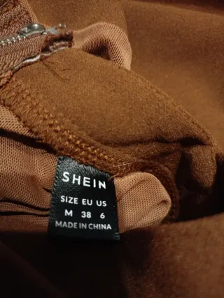 Vestido marrón con escote Corsé